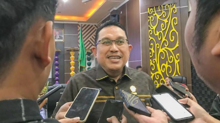 PAW GOLKAR – Anggota DPRD Kota Gorontalo dari Fraksi Golkar, Toto Bachtiar, Rabu (3/9/2025). Sumber foto: TribunGorontalo.com/Jefri Potabuga.