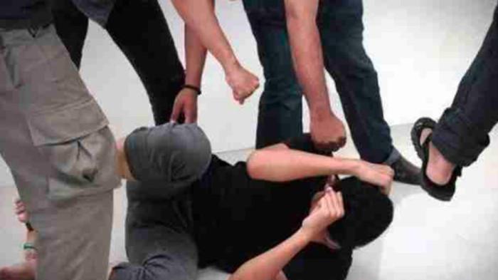 PENGANIAYAAN --- Foto hanya ilustrasi, namun peristiwa penganiayaan ini dialami oleh Harson Icuk, seorang warga yang juga mengaku ketua RT Leato Utara.