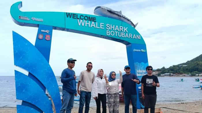 POTRET -- Bukan cuma hiu paus yang bikin wisata Botubarani makin hits.