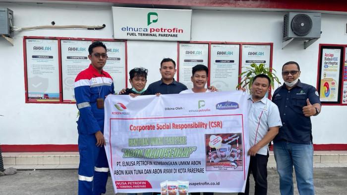 BANTUAN - PT Elnusa Petrofin salurkan bantuan program Teman Akselerasi Naik Kelas UMKM Petrofin (Tangki) ke keluarga pengemudi mobil tangki