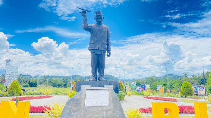 Patung BJ Habibie di Isimu Selatan, Kecamatan Tibawa, Kabupaten Gorontalo, Provinsi Gorontalo., Kecamatan Tibawa, Kabupaten Gorontalo, Provinsi Gorontalo.