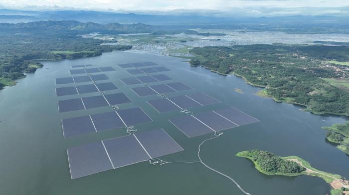 Pembangkit Listrik Tenaga Surya (PLTS) Terapung Cirata berkapasitas 192 megawatt peak (MWp)