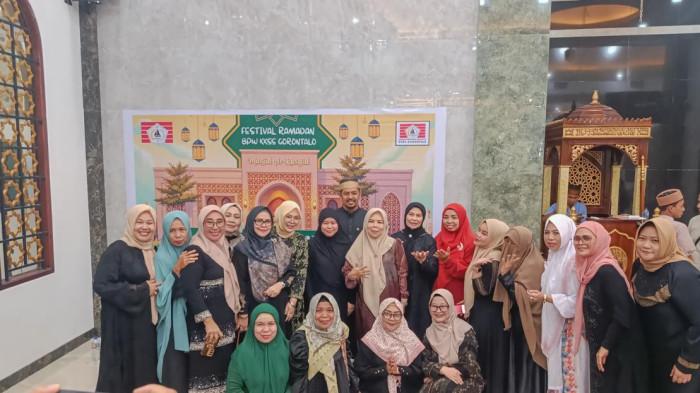 BUKA PUASA BERSAMA-- Pengusaha Muda Andi Ilham saat foto bersama. BPW KKSS Provinsi Gorontalo menggelar Festival Ramadhan, Buka Puasa dan Tarawih Bersama di Masjid Baitul Ar-Rasyid, Desa Bunggalo, Kecamatan Talaga Jaya, Kabupaten Gorontalo, Jumat (6/3/2026).