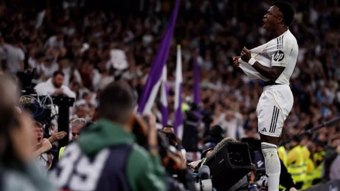 Penyerang Real Madrid, Vinicius Junior melakukan selebrasi