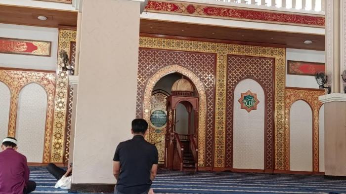 HARI PERTAMA RAMADAN -- Potret jemaah salat sunah di Masjid Agung Baiturrahim Kota Gorontalo, Kamis (19/2/2026) siang. (Sumber Foto: TribunGorontalo.com/Jefry Potabuga)