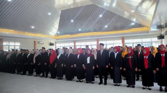 PELANTIKAN KEPSEK -- Potret kepala sekolah yang dilantik dan dikukuhkan Bupati Gorontalo pada Jumat (6/3/2026). Pelantikan berlangsung di Aula Dinas Dikbud Kabupaten Gorontalo.