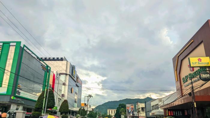Potret kondisi cuaca di Kota Gorontalo hari ini, Selasa (10/2/2026) pukul 15.03 Wita