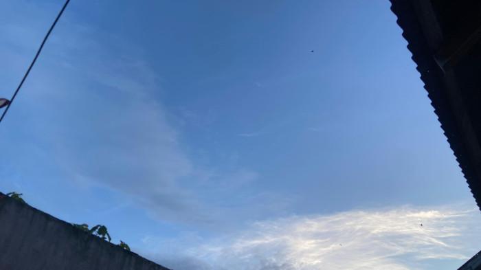 PRAKIRAAN CUACA - Potret kondisi cuaca di Kota Gorontalo terpantau cerah berawan pada pukul 06.55 Wita - Simak prakiraan cuaca BMKG Gorontalo hari ini, Sabtu (7/2/2026) lengkap di setiap Kecamatan!