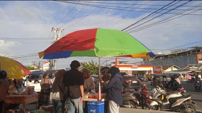 Potret penjual takjil di Jalan Nani Wartabone, Kota Gorontalo