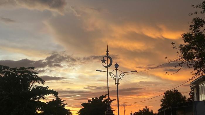 PRAKIRAAN CUACA - Ilustrasi prakiraan cuaca - Sebagian besar wilayah Gorontalo diprakirakan berawan dengan kelembapan tinggi. Suhu berkisar 19–31 °C, jadi tetap waspada saat beraktivitas di luar rumah.