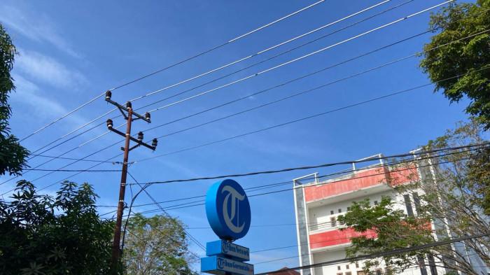 PRAKIRAAN CUACA - Potret kondisi cuaca di Kota Gorontalo hari ini, Jumat 13 Maret 2026 terpantau cerah berawan pada pukul 07.42 Wita - BMKG merilis prakiraan cuaca Gorontalo hari ini, Jumat (13/3/2026). Mayoritas wilayah diprediksi berawan hingga hujan ringan dengan suhu 22–33°C.