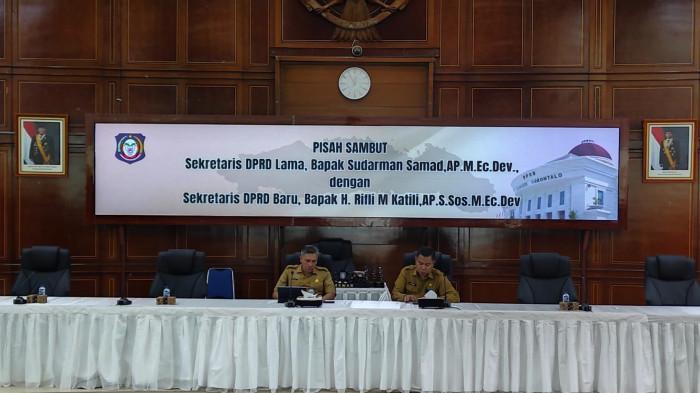 MUTASI JABATAN -- Proses pisah sambut pejabat Sekwan DPRD Provinsi Gorontalo, Selasa (13/1/2026).