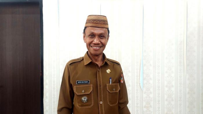 RAPAT INTERNAL — Camat Dungaliyo, Anton Nini Panani, saat diwawancarai TribunGorontalo.com