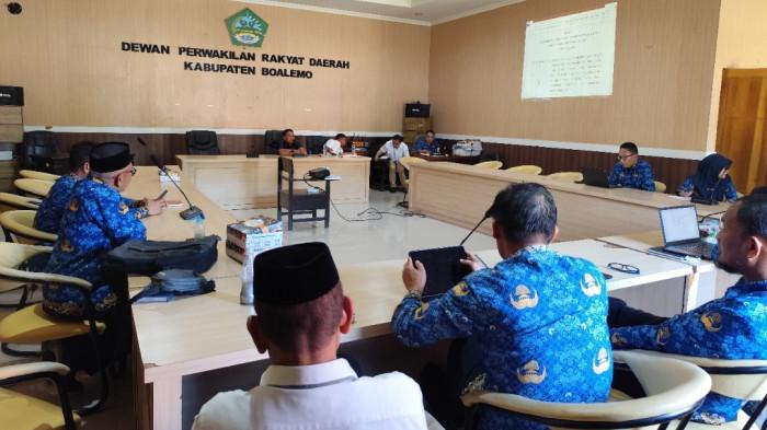 Rapat pembahasan tentang kemudahan, perlindungan UMKM
