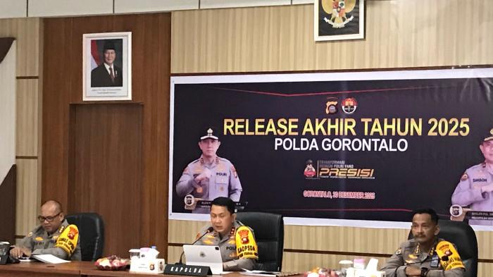 POLDA GORONTALO--Release akhir tahun Polda Gorontalo, Selasa (30/12/2025). Sumber foto: TribunGorontalo.com/Jefri Potabuga.