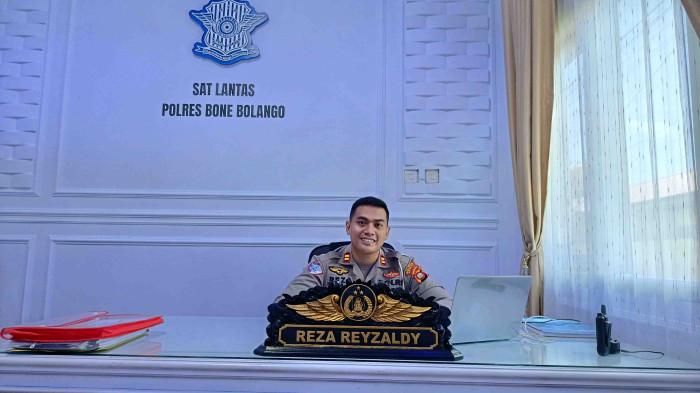 CERITA INSPIRASI--Sosok Iptu Reza Reyzaldy, S.Tr.K (29), Kepala Satuan Lalu Lintas Polres Bone Bolango Provinsi Gorontalo, ditemui Tribun Gorontalo, Kamis (6/11/2025). Sumber foto: TribunGorontalo.com/Jefri Potabuga.