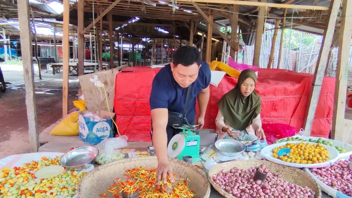 Rifki Kadir (31) pedagang