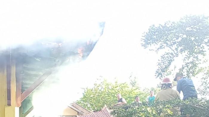 Satu unit bangunan sekolah di SMP Negeri 1 Batudaa, Desa Pilobuhuta dddd8888