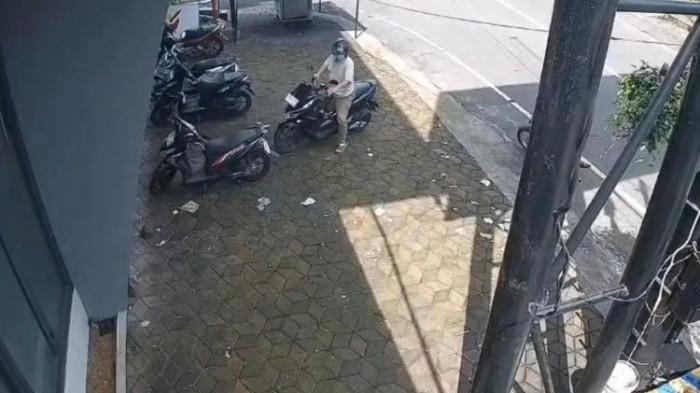 Seorang pria diduga pelaku hipnotis yang mengaku sebagai pewancara