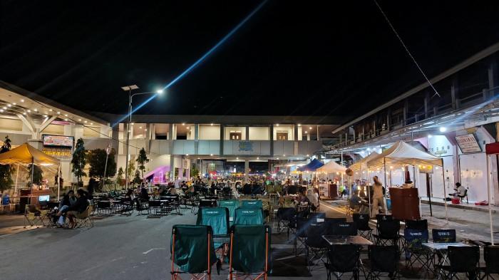 UMKM -- Sreet Coffe di Kota Gorontalo, Kamis (22/1/2026). Ratusan lapak padati Pasar Sentral dan Jl Pandjaitan (Sumber foto: TribunGorontalo.com/Jefri Potabuga)