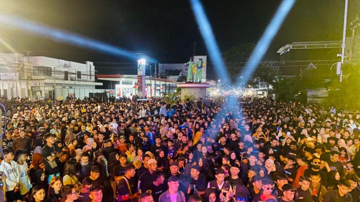 TRADISI KOKOO - Suasana Kokoo, Tradisi membangunkan warga untuk sahur di Kota Gorontalo, Provinsi Gorontalo pada Kamis (19/02/2026) subuh. Tradisi ini menggunakan alay musik tradisional terbuat dari bambu.