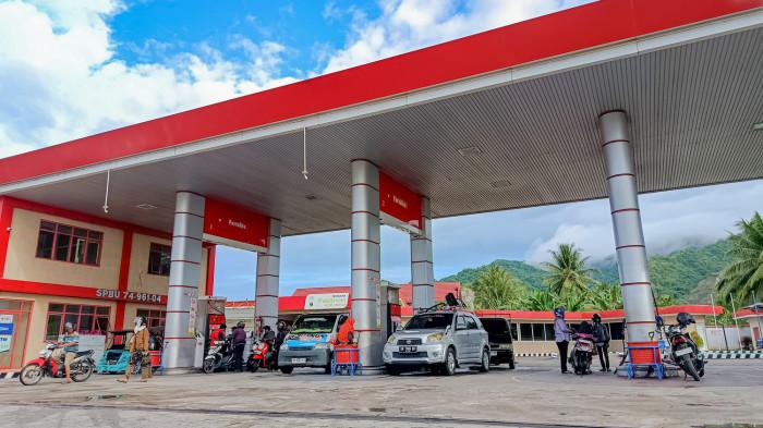 HARGA BBM NAIK -- Suasana antrean BBM di SPBU Eyato Kota Gorontalo, Jumat (12/6/2026). (Sumber Foto: TribunGorontalo.com/Jefri Potabuga)