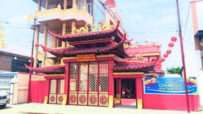 Suasana  khidmat terasa di Kelenteng Tulus Harapan Kita, Kota Gorontalo fffff