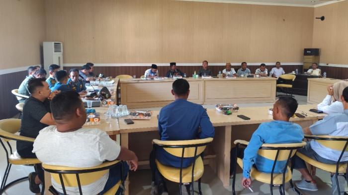 Suasana rapat yang dihadiri Komisi II, Komisi III