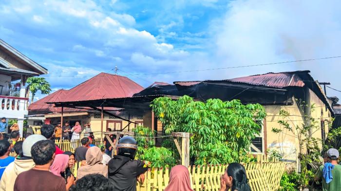 KEBAKARAN RUMAH - Suasana saat kebakaran rumah di Siendeng, Kecamatan Hulonthalangi, Kota Gorontalo, Provinsi Gorontalo pada Jumat (13/02/2026)