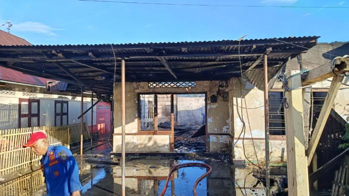 KEBAKARAN RUMAH - Suasana saat kebakaran rumah di Siendeng, Kecamatan Hulonthalangi, Kota Gorontalo, Provinsi Gorontalo pada Jumat (13/02/2026)