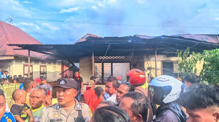 KEBAKARAN RUMAH - Suasana saat kebakaran rumah di Siendeng, Kecamatan Hulonthalangi, Kota Gorontalo, Provinsi Gorontalo pada Jumat (13/02/2026)