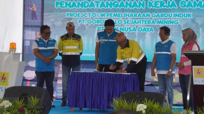 Suasana saat pendantanganan kerjasama saat peresmian listrik tarif I4  999888