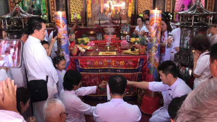 Suasana sembahyang Caw Kong Kong di Klenteng  8888888777