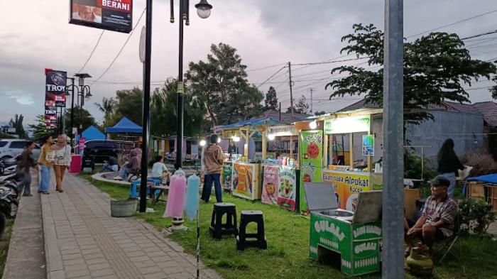 Suasana sore hari di Taman Kalimadu