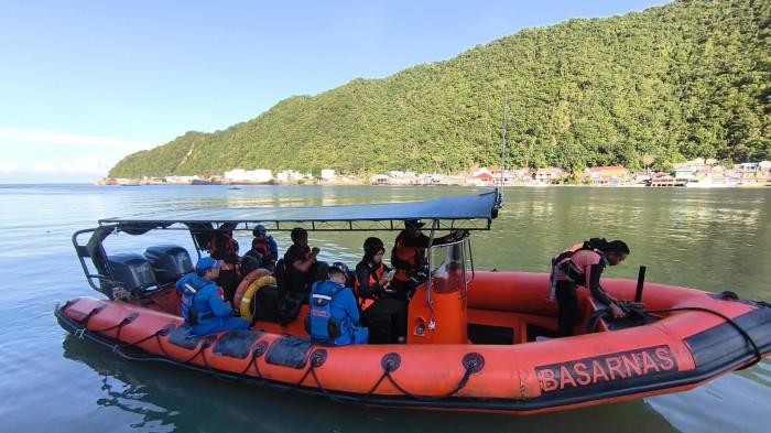 TIMSAR -- Pencarian nelayan Gorontalo hilang di Teluk Tomini, Provinsi Gorontalo. Nelayan itu hanya ditemukan perahunya.