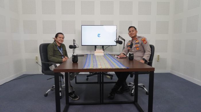 TRIBUNPODCAST--Program Tribun Podcast digelar Selasa (3/2/2026) di Studio Tribun, menghadirkan Wakapolres Gorontalo Kompol Wanda Dhira Bernard, sebagai narasumber, dengan Host Fajri Kidjab, Editor Tribun Gorontalo. Sumber foto: Tim TribunGorontalo.com, Selasa (3/2/2026).