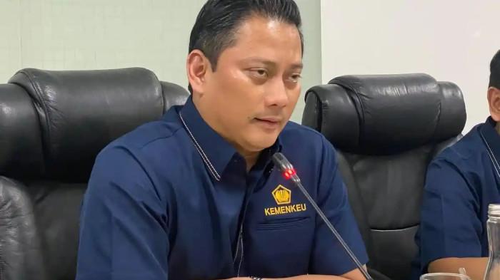 MASUK BURSA GUBERNUR BI - Wakil Menteri Keuangan (Wamenkeu) II Thomas Djiwandono di kantor Kementerian Keuangan, Jakarta Pusat, Rabu (11/9/2024). Istana mengusulkan Wamenkeu Thomas Djiwandono jadi Gubernur BI. Prabowo sudah kirim Surpres ke DPR RI.