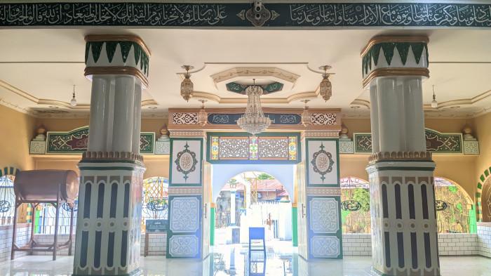 Tulisan kaligrafi di dalam Masjid Hunto Sultan Amai