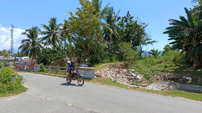 Tumpukan sampah di Desa Bulotalangi Timur, Kecamatan Bulango Timur 8888899
