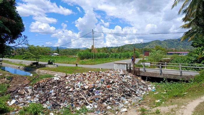 SAMPAH - Tumpukan sampah di Desa Bulotalangi Timur, Kecamatan Bulango Timur Kabupaten Bone Bolango, Provinsi Gorontalo pada Rabu (4/2/2026).