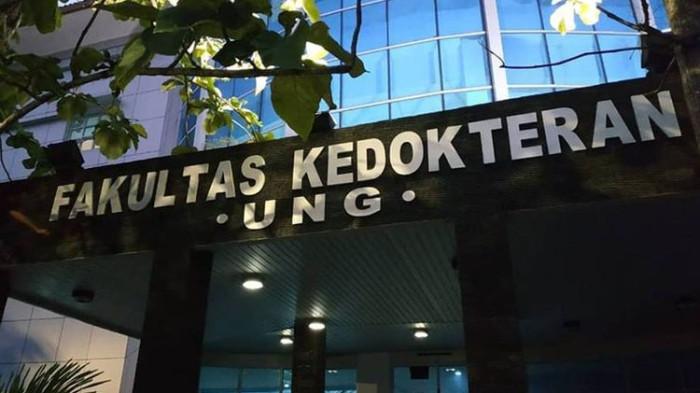 FK UNG - Tampak depan Gedung Fakultas Kedokteran Universitas Negeri Gorontalo (UNG) - UNG resmi buka Prodi Anestesiologi Spesialis, perkuat pendidikan kedokteran dan jawab kebutuhan dokter di Indonesia Timur.