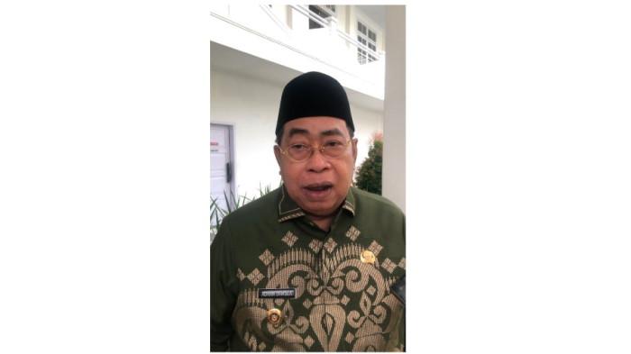 WALI KOTA -- Adhan Dambea diwawancarai usai rapat Senin sore (30/3/2026).