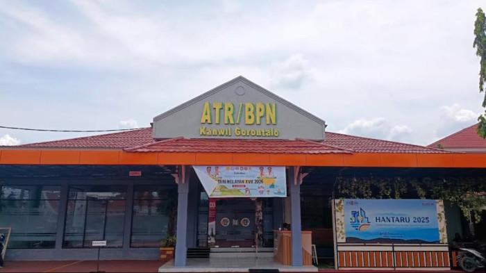 WFH--Suasana di Kantor Kanwil BPN Provinsi Gorontalo yang berada di 
Jalan Brigjen Piola Isa, Kelurahan Dulomo Selatan, Kecamatan Kota Utara, Kota Gorontalo, Jumat (10/4/2026). Sumber foto: TribunGorontalo.com/Jefri Potabuga.