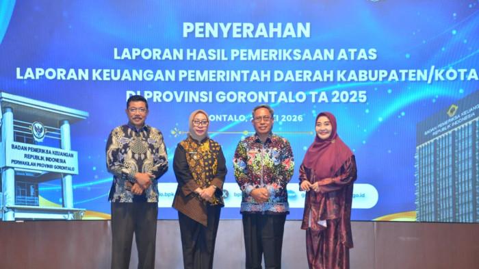Wakil Bupati Gorontalo Utara, Nurjanah Hasan Yusuf menerima opini WTP ndnndd