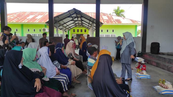 PENYALURAN BLP3G -- Wakil Gubernur Gorontalo, Idah Syahidah, menyalurkan Bantuan Langsung Pangan Pemerintah Provinsi Gorontalo (BLP3G) kepada lansia dan disabilitas di Kecamatan Tilango dan Kecamatan Telaga Jaya, Kabupaten Gorontalo, Provinsi Gorontalo, Kamis (5/3/2026).