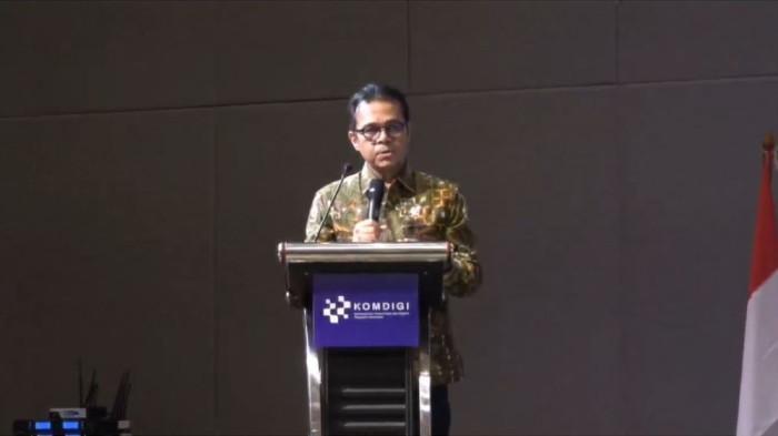 DISRUPSI MEDIA - Wakil Menteri Komunikasi dan Digital (Wamenkomdigi) Nezar Patria dalam Konvensi Nasional Media Massa dalam rangka peringatan Hari Pers Nasional 2026 di Banten, Minggu (8/2/2026). Ia mengungkapkan industri media massa mengalami dua kali disrupsi yang membuatnya 'sempoyongan'. (Tribunnews.com/YouTube Dewan Pers)