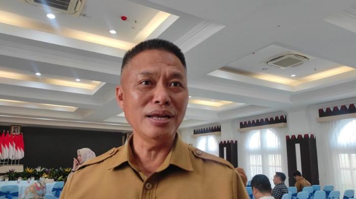 UMP GORONTALO -- Ketua Dewan Pengupahan Provinsi Gorontalo, Wardoyo Pongoliu, saat ditemui TribunGorontalo.com, Senin (22/12/2025). Pemerintah meminta perusahaan menengah dan besar untuk menerapkan besaran UMP 2026.