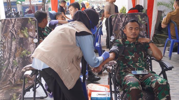 DONOR DARAH — Potret anggota TNI melakukan donor darah di Kantor DPRD Kabupaten Gorontalo, Provinsi Gorontalo Selasa (3/2/2026) pagi Wita. Kegiatan dimulai pukul 09.00 Wita.