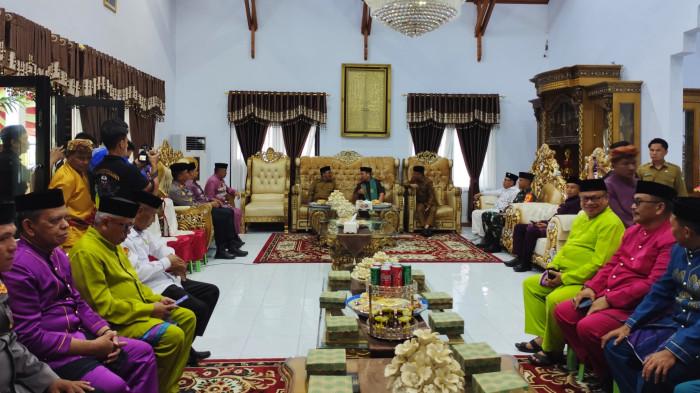 menyambut kedatangan Kajari Boalemo baru di Rudis Bupati Boalemo