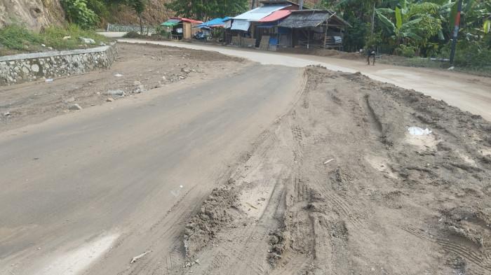 JALUR OLELE -- Kondisi jalan di Desa Olele, Kabupaten Bone Bolango, Gorontalo. Kini jalanan sudah bisa dilalui oleh kendaraan bermotor. (Sumber Foto: BPBD Bone Bolango